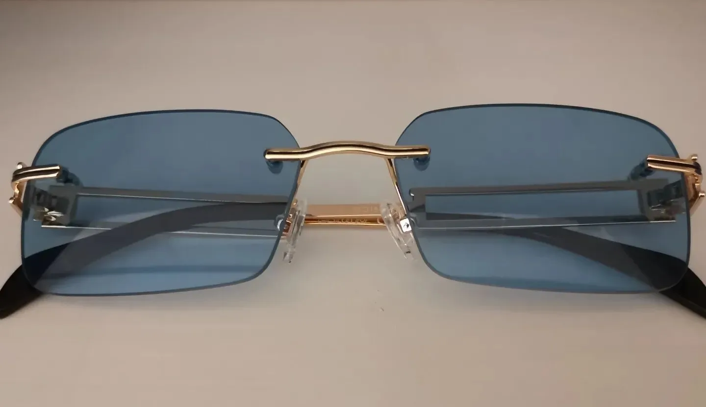 Occhiali da sole con lenti azzurre da Ottica GiovClaud a Prato